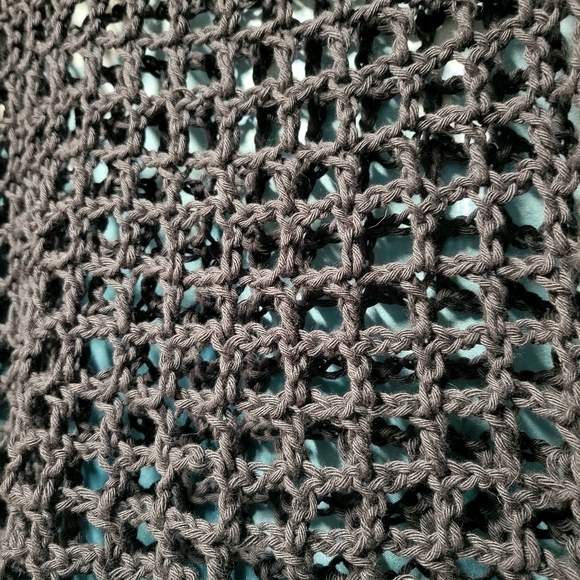 Handmade crochet mesh crop top - Picture 4 of 4